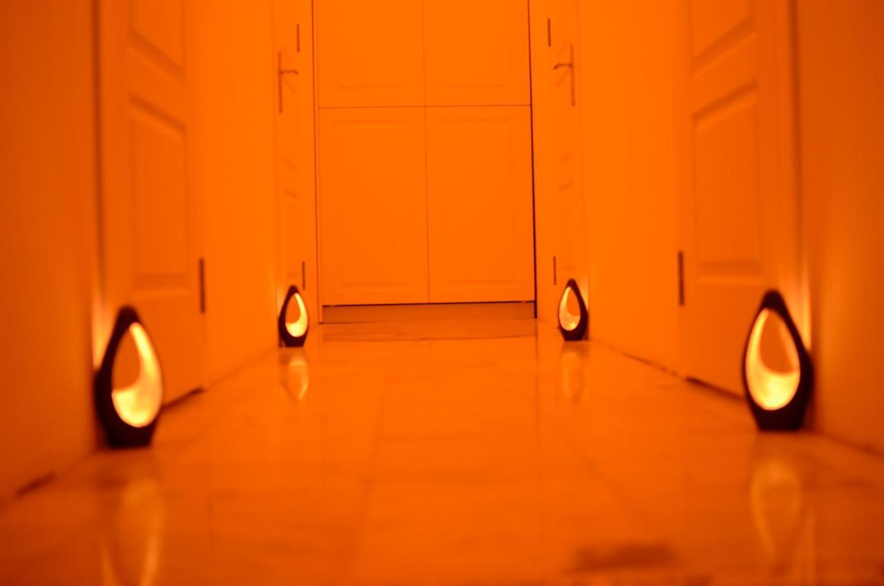 Hotel Ickale Ankara Zewnętrze zdjęcie The interior of a room bathed in orange light